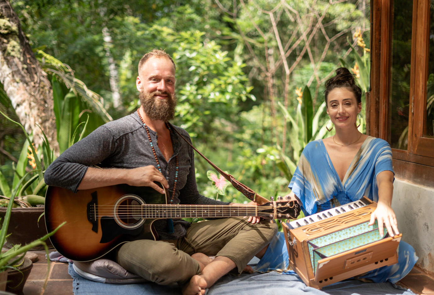 Emil and Larisa - Musicians